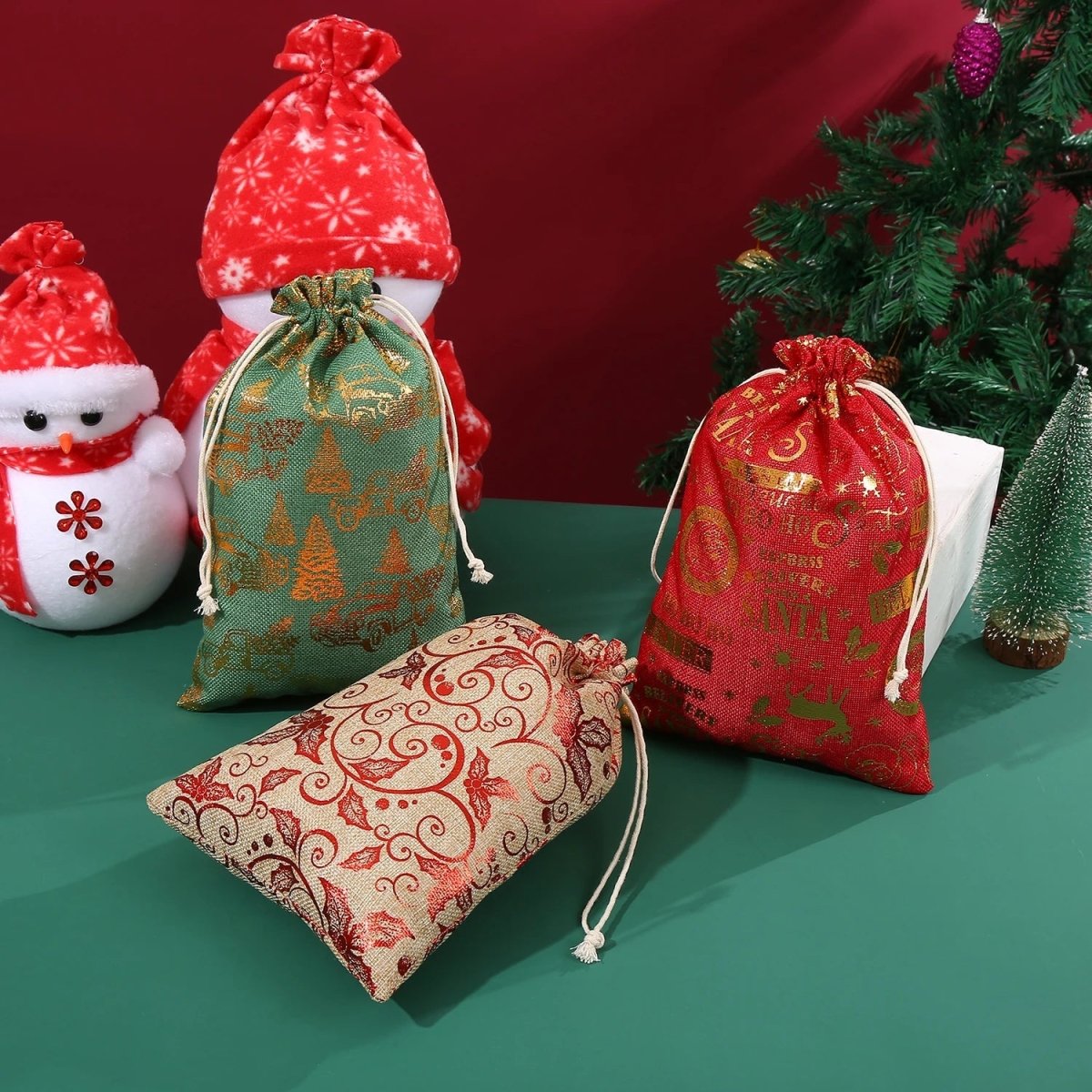 Kerst Cadeau Zakken – Set van 2 – Met Santa Thema