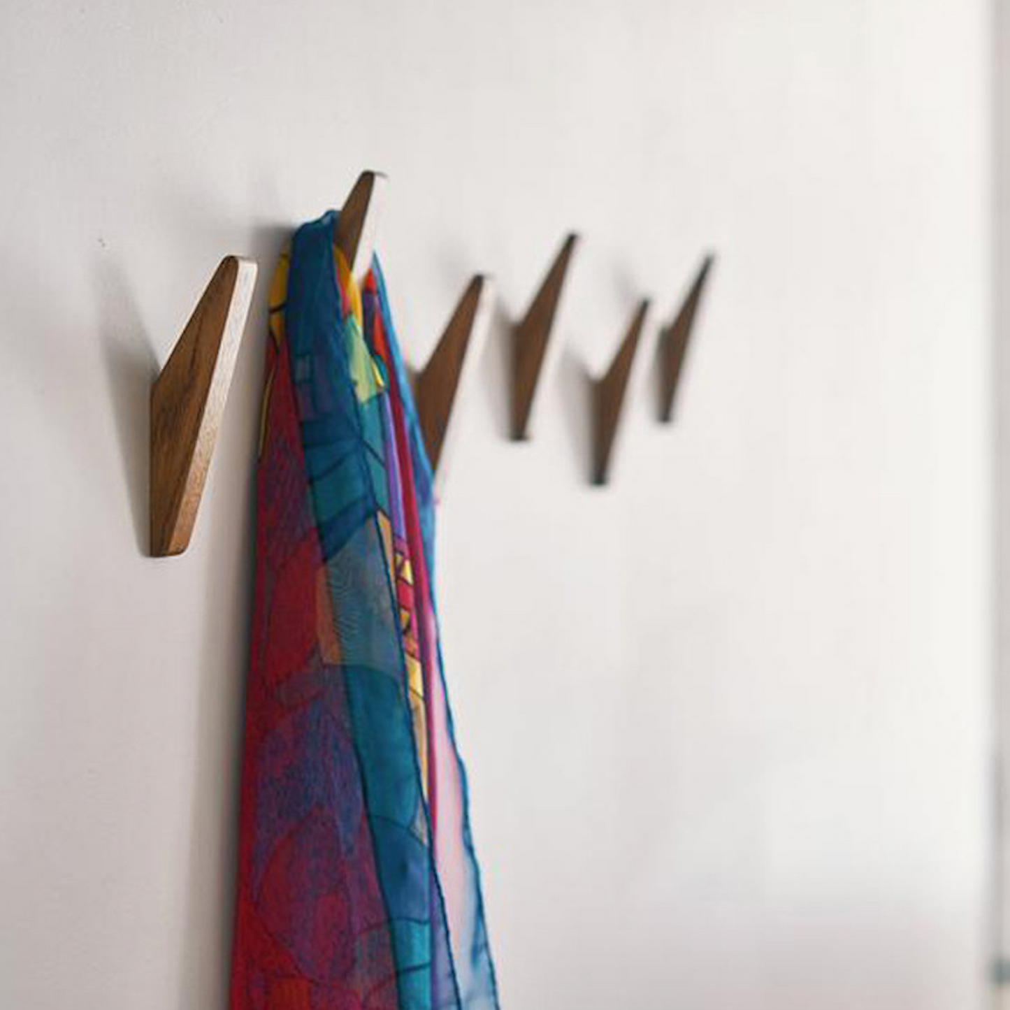 Muurhaak hout – schuine vorm – stevige wandmontage – voor hal & slaapkamer