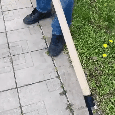 Onkruidverwijderaar – Stalen handgreep – Wieltjes – Voor opritten en tuinen